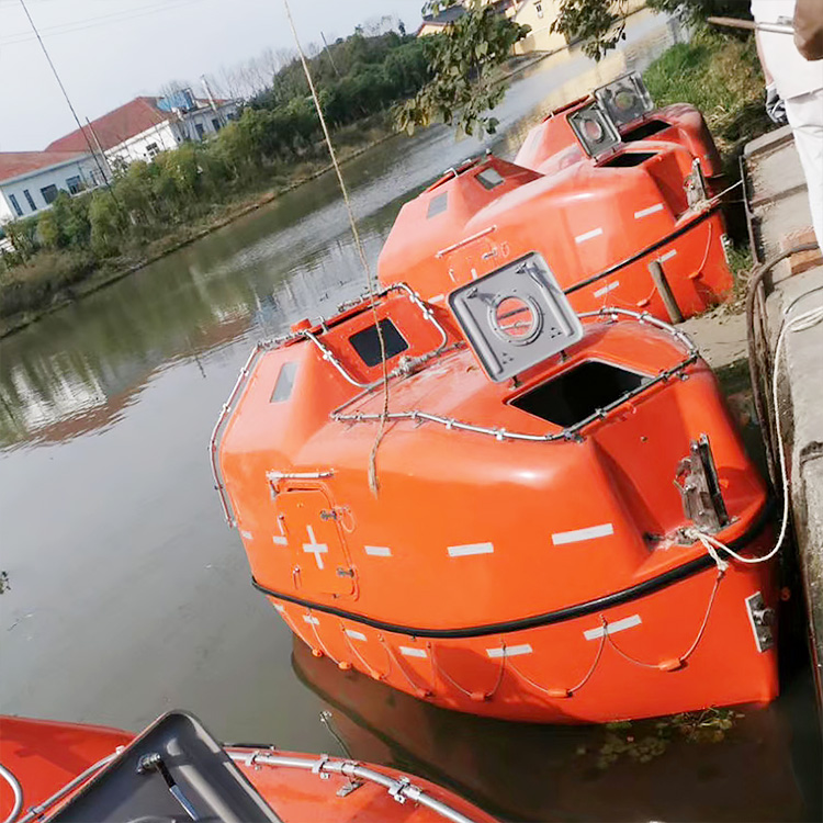 joindre le canot de sauvetage-56