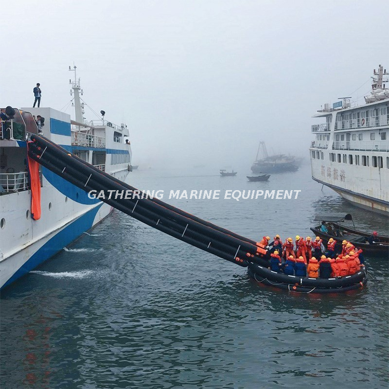  Système d'évacuation marine à goulotte à passage unique de type incliné